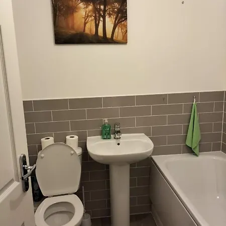 St Martins House In Near Solihull And The Nec, Jlr, Hs2, World, Bear Grylls Centre And Airport, With A Garage And Free Parking, Perfect For Contractors And Families! Apartman *