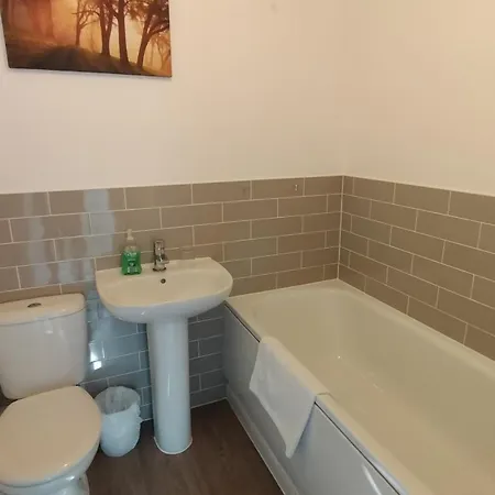 St Martins House In Near Solihull And The Nec, Jlr, Hs2, World, Bear Grylls Centre And Airport, With A Garage And Free Parking, Perfect For Contractors And Families! Apartman Birmingham