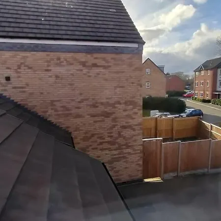 St Martins House In Near Solihull And The Nec, Jlr, Hs2, World, Bear Grylls Centre And Airport, With A Garage And Free Parking, Perfect For Contractors And Families! * Birmingham